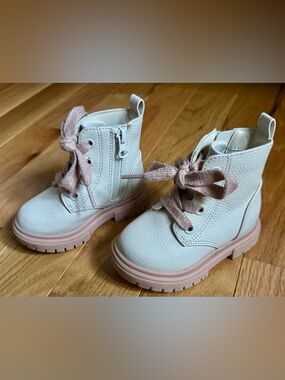 Cat & Jack Girls Pink and Cream Leather Lace-Up Combat Boots, Size 5